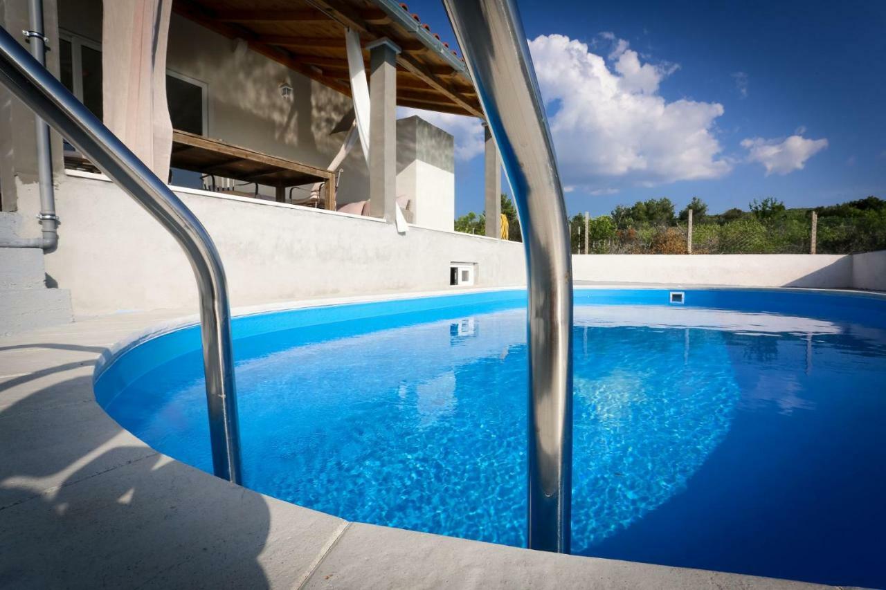 Villa Baras Garden - House With Pool Mirce Kültér fotó