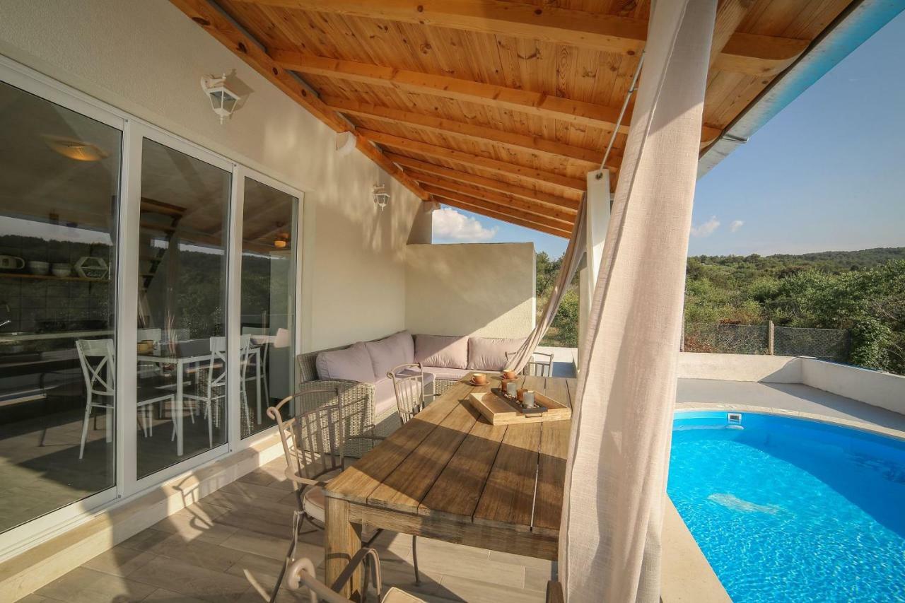 Villa Baras Garden - House With Pool Mirce Kültér fotó