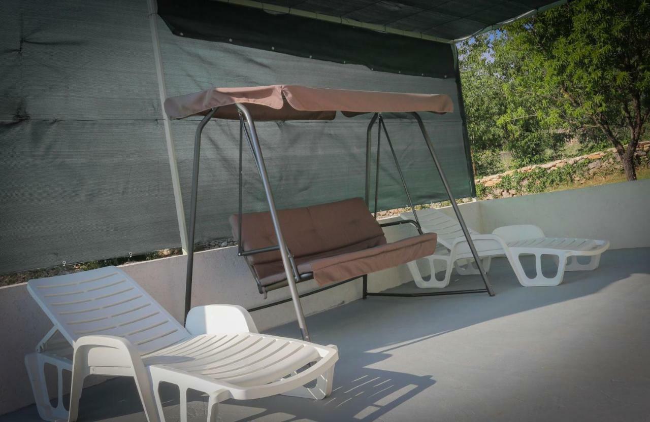 Villa Baras Garden - House With Pool Mirce Kültér fotó